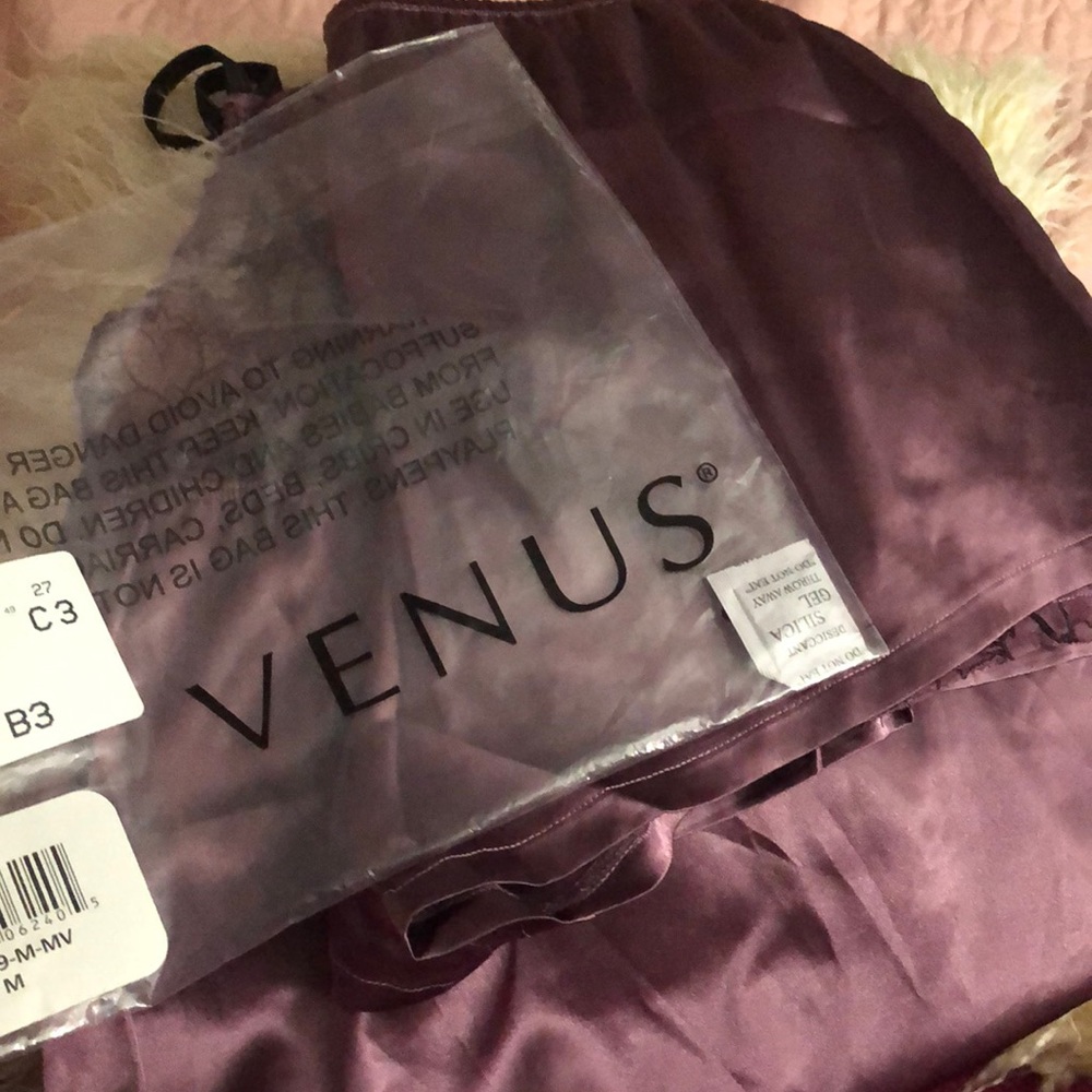 BRAND NEW VENUS LINGERIE SET - Picture 5 of 5